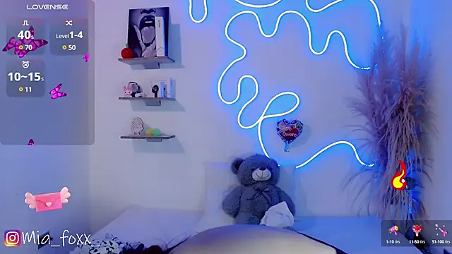 Snapshot of Mia_foxx_ chatting on 03/13/25, 03:11 Mia foxx online show from 03/13/25, 03:11