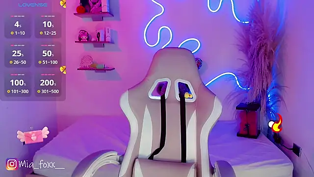 Snapshot of Mia_foxx_ chatting on 03/18/25, 09:10 Mia foxx online show from 03/18/25, 09:10