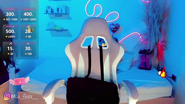 Snapshot of Mia_foxx_ chatting on 03/20/25, 12:08 Mia foxx online show from 03/20/25, 12:08