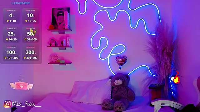 Snapshot of Mia_foxx_ chatting on 03/20/25, 09:02 Mia foxx online show from 03/20/25, 09:02