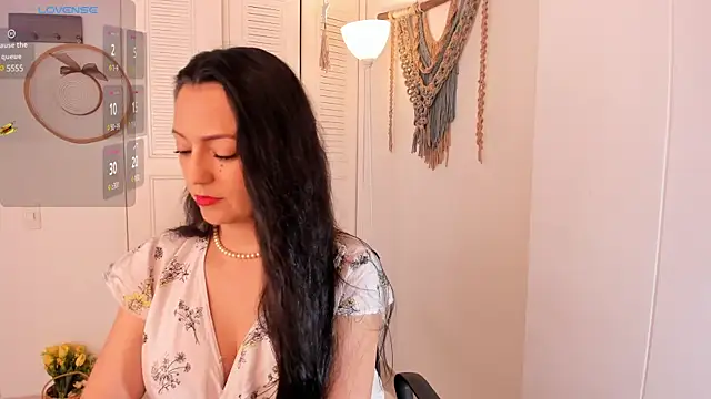 Snapshot of anaruiz_ chatting on 12/15/24, 06:48 anaruiz online show from 12/15/24, 06:48