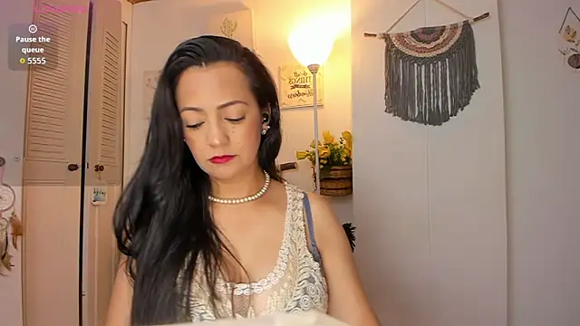 Snapshot of anaruiz_ chatting on 05/21/26, 10:50 anaruiz online show from 05/21/26, 10:50