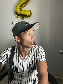 Snapshot of TommyGun_22 chatting on 03/21/25, 09:56 TommyGun 22 online show from 03/21/25, 09:56