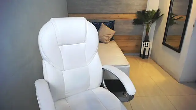 liseth fox online show from 12/10/24, 08:05