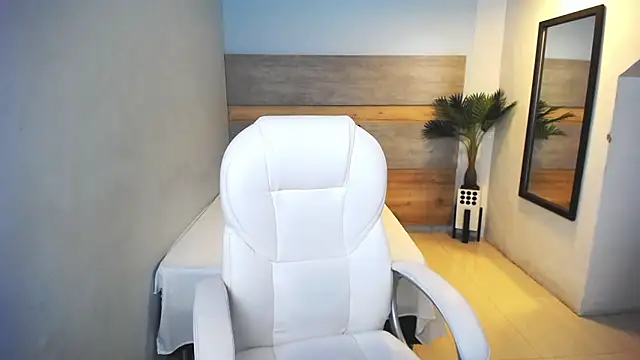 liseth fox online show from 12/19/24, 10:42