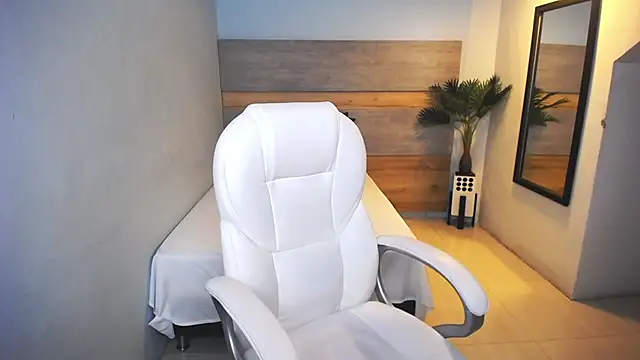 liseth fox online show from 12/21/24, 06:34