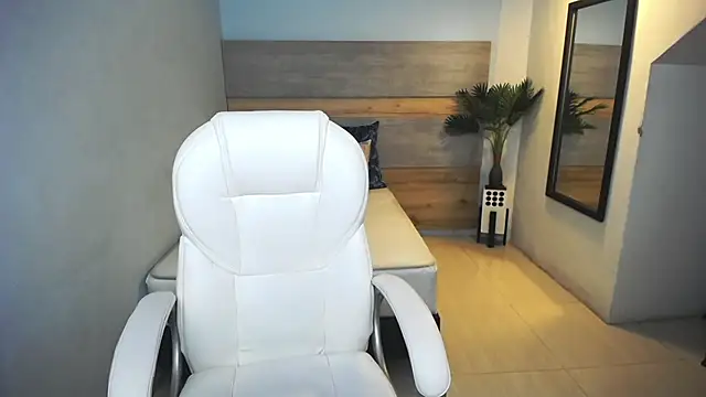 liseth fox online show from 12/28/24, 12:13