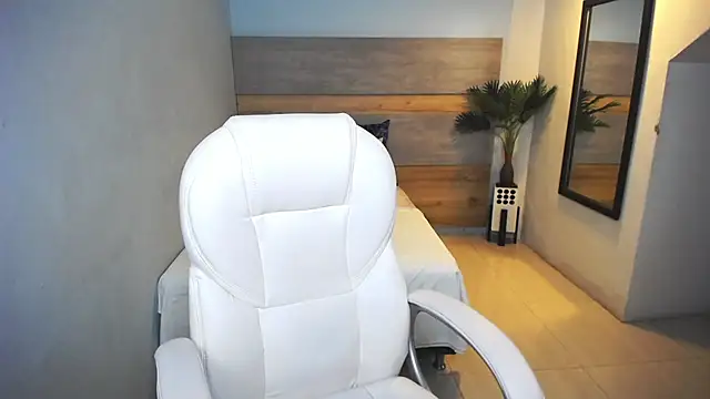 liseth fox online show from 12/28/24, 03:15