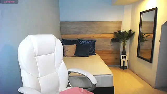 liseth fox online show from 01/04/25, 01:42