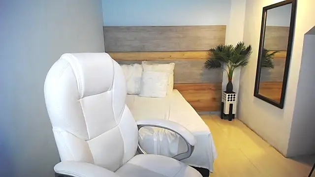 liseth fox online show from 02/04/25, 01:23