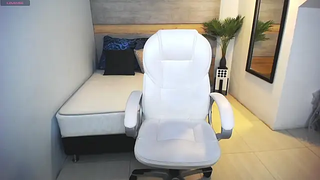 liseth fox online show from 02/18/25, 07:30