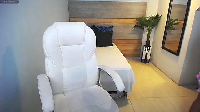 liseth fox online show from 02/28/25, 02:09