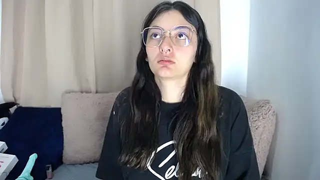 lessliee22  online show from 04/04/26, 07:50