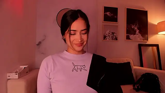 Snapshot of lara_madisson chatting on 02/17/26, 05:59 lara madisson online show from 02/17/26, 05:59