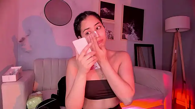 Snapshot of lara_madisson chatting on 02/18/26, 05:14 lara madisson online show from 02/18/26, 05:14