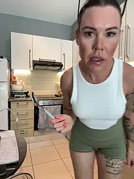 Lara Bergmann online show from 04/21/26, 08:53