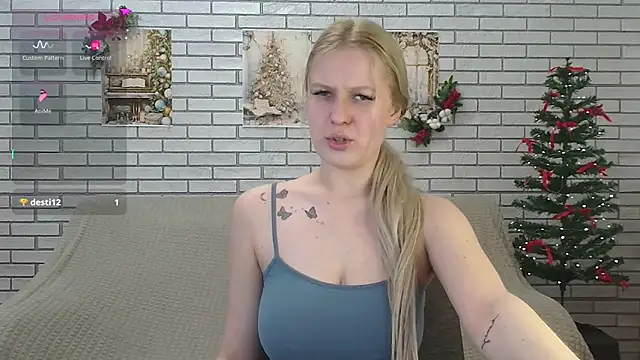 Snapshot of EmiliaDuchess chatting on 12/30/24, 03:02 EmiliaDuchess online show from 12/30/24, 03:02