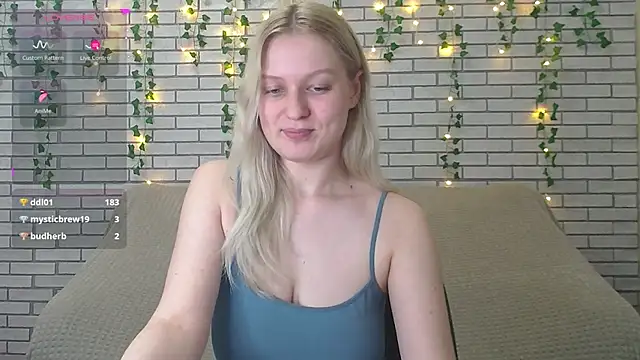 Snapshot of EmiliaDuchess chatting on 02/08/25, 09:35 EmiliaDuchess online show from 02/08/25, 09:35