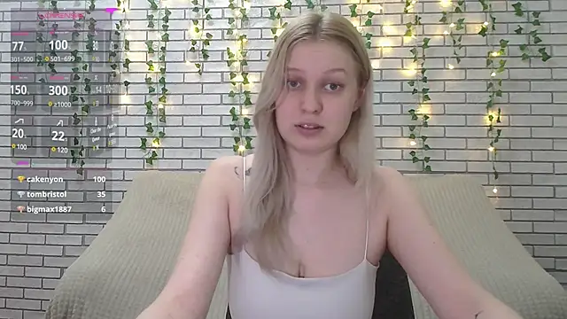 Snapshot of EmiliaDuchess chatting on 02/16/25, 10:43 EmiliaDuchess online show from 02/16/25, 10:43