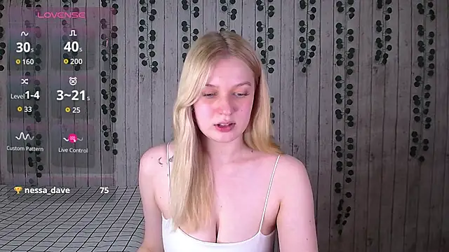 Snapshot of EmiliaDuchess chatting on 10/23/25, 12:59 EmiliaDuchess online show from 10/23/25, 12:59