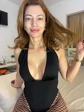 Snapshot of AdeleLovely chatting on 06/19/26, 04:39 AdeleLovely online show from 06/19/26, 04:39