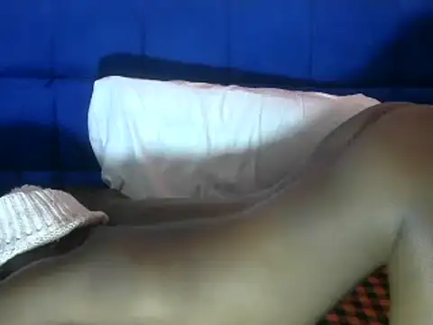 Snapshot of beauty_petite chatting on 12/13/24, 04:11 beauty petite online show from 12/13/24, 04:11