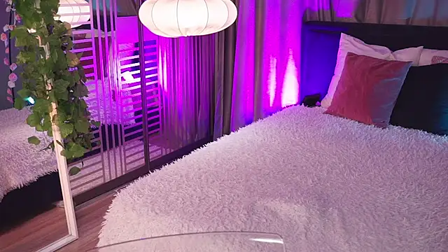 Snapshot of AnnLevine chatting on 02/14/25, 09:03 AnnLevine online show from 02/14/25, 09:03