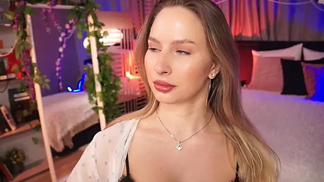 Snapshot of AnnLevine chatting on 02/16/25, 05:48 AnnLevine online show from 02/16/25, 05:48