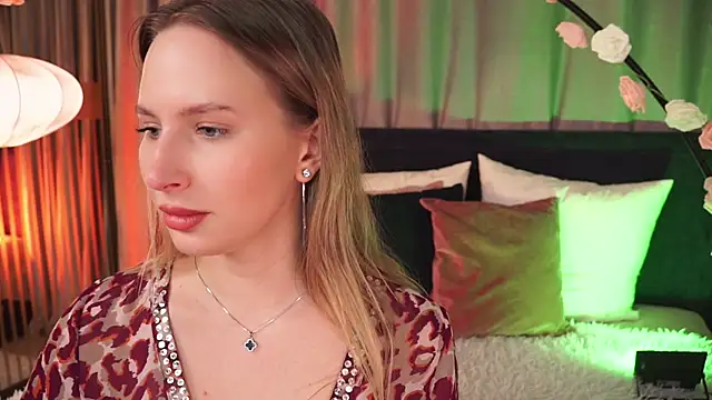 Snapshot of AnnLevine chatting on 02/19/25, 12:33 AnnLevine online show from 02/19/25, 12:33