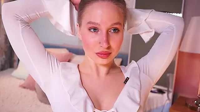 Snapshot of AnnLevine chatting on 09/30/25, 02:00 AnnLevine online show from 09/30/25, 02:00