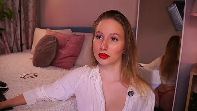 Snapshot of AnnLevine chatting on 10/16/25, 02:07 AnnLevine online show from 10/16/25, 02:07