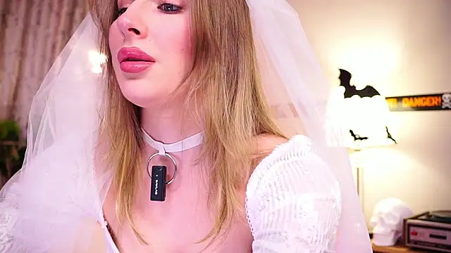 Snapshot of AnnLevine chatting on 10/31/25, 02:07 AnnLevine online show from 10/31/25, 02:07