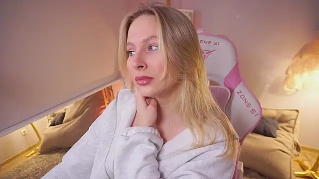 Snapshot of AnnLevine chatting on 01/11/26, 08:41 AnnLevine online show from 01/11/26, 08:41