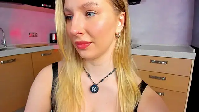 Snapshot of AnnLevine chatting on 04/30/26, 01:17 AnnLevine online show from 04/30/26, 01:17