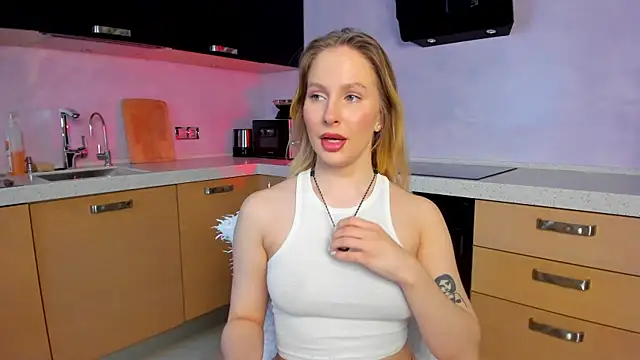 Snapshot of AnnLevine chatting on 05/08/26, 01:16 AnnLevine online show from 05/08/26, 01:16