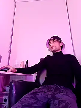 Snapshot of yoerthotx chatting on 02/14/25, 01:56 yoerthotx online show from 02/14/25, 01:56