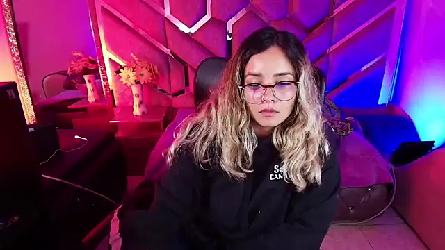 Olivia Fox69 online show from 11/21/25, 03:38