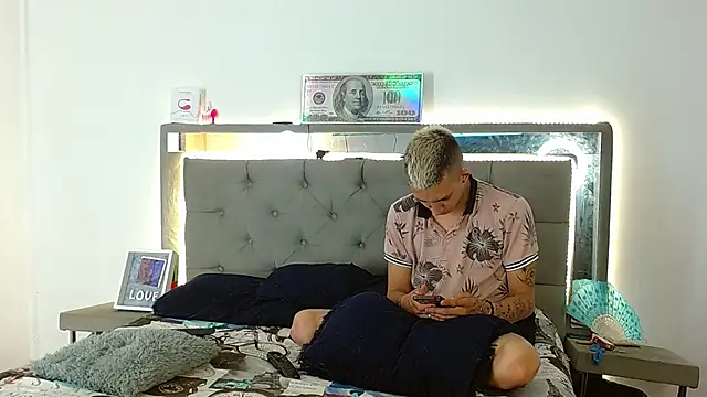 parejacaliente20154 online show from 01/08/25, 12:15