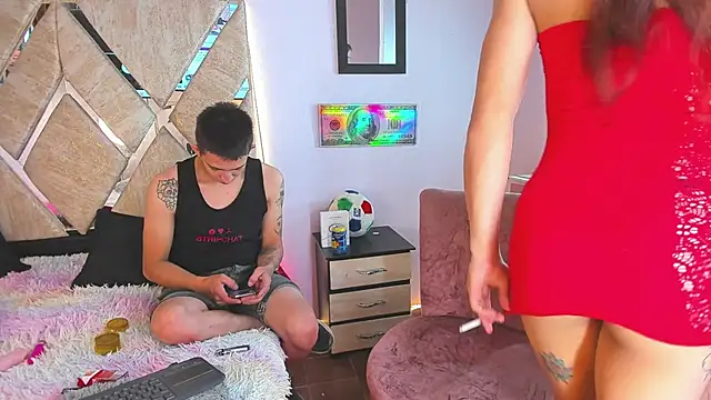 parejacaliente20154 online show from 10/25/25, 04:02