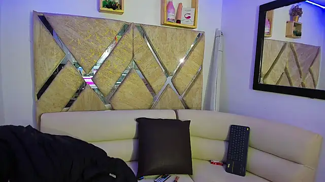 parejacaliente20154 online show from 04/19/26, 11:09