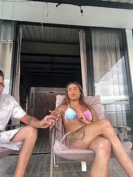 parejacaliente20154 online show from 04/21/26, 10:34