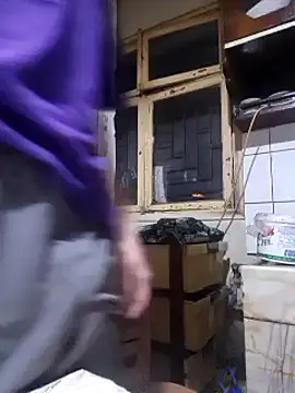 Snapshot of Franso13 chatting on 02/28/25, 09:44 Franso13 online show from 02/28/25, 09:44