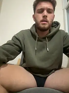 Snapshot of Franso13 chatting on 10/17/25, 01:42 Franso13 online show from 10/17/25, 01:42