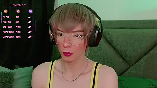 Snapshot of Sammy_Russell chatting on 11/11/25, 07:19 Sammy Russell online show from 11/11/25, 07:19