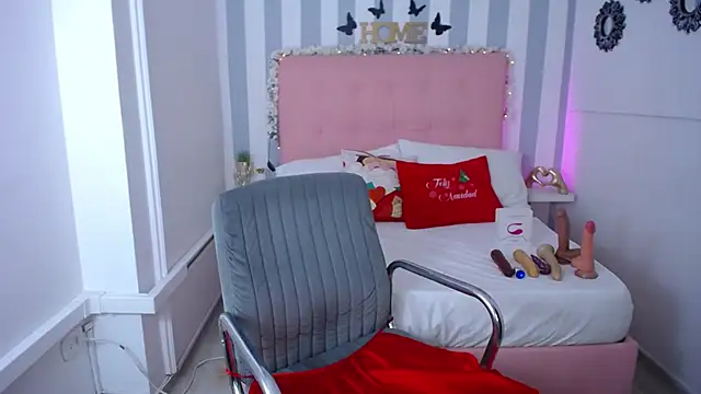 Lunna boobs online show from 12/17/24, 05:07