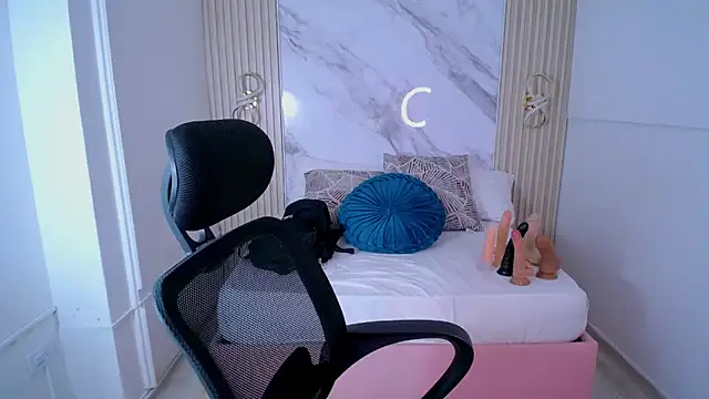 Lunna boobs online show from 04/24/26, 05:10