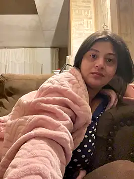 Snapshot of kriztal_pretty chatting on 11/23/25, 11:21 kriztal pretty online show from 11/23/25, 11:21