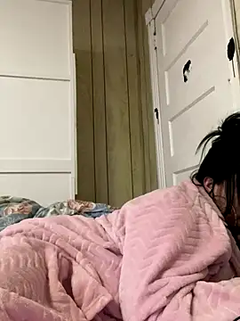 Snapshot of kriztal_pretty chatting on 12/05/25, 02:58 kriztal pretty online show from 12/05/25, 02:58