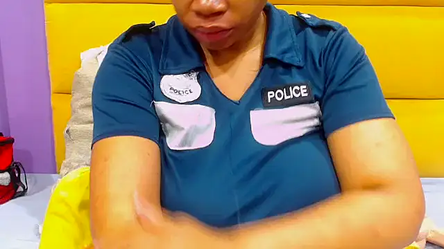 YELLOWBUSTYMELLONS online show from 10/01/25, 07:25