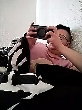 bisexualboy05 online show from 09/20/25, 07:42